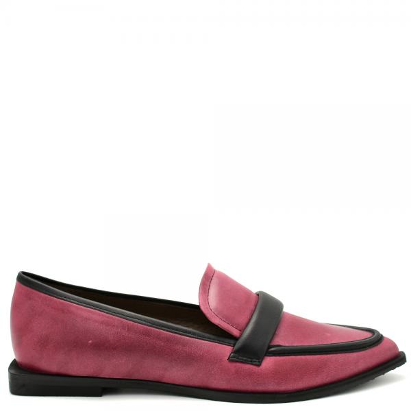Women's loafers in burgundy leather with black