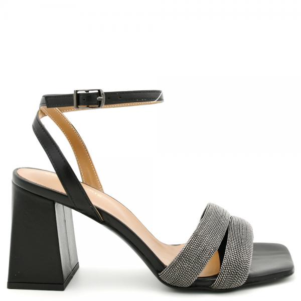 Women's sandals in black leather