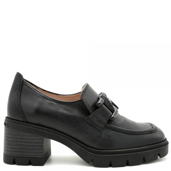 Loafers Women's everest with a heel in black leather